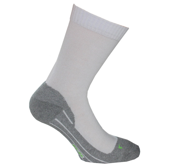 Bamboe wandelsokken in grijs en wit, ontworpen voor optimaal wandelcomfort en ademend materiaal.